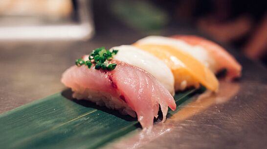 Các món cá tươi là kho chứa protein và axit béo trong chế độ ăn của người Nhật
